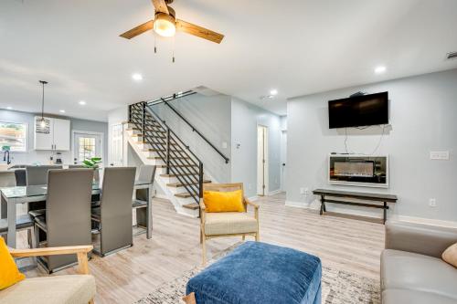 4 Mi to Downtown Atlanta Sleek Home with Game Room! in Atlanta, USA