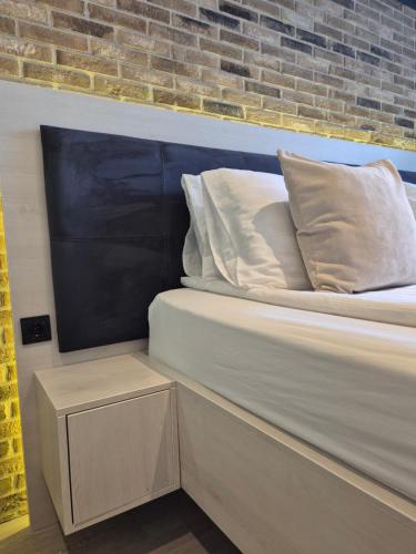 Boulevard Apartments - image 7