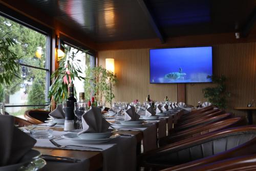 餐厅, Swiss Plus Hotel in 比哈奇