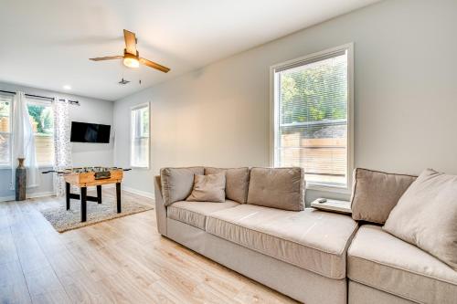 4 Mi to Downtown Atlanta Sleek Home with Game Room! in Atlanta, USA