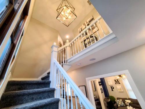 Luxury Listing - 92 Walkable Score Downtown Kzoo in Vine