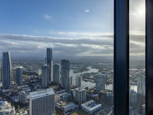 Oceanfront Escape 2 Beds Home with Pool and Carpark