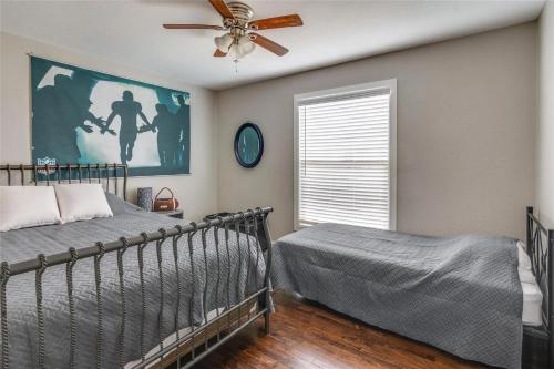 2BD Home Steps From ATT Stadium Globe Life Six Flags in Arlington, USA