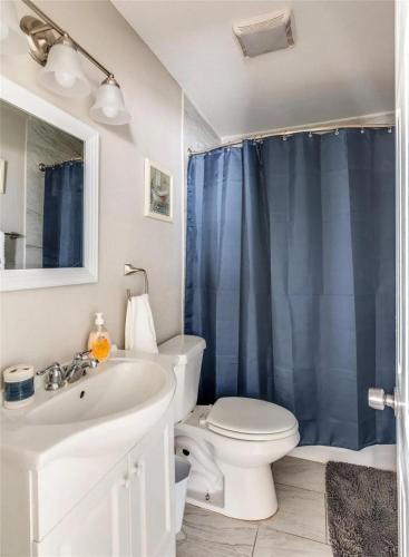 2BD Home Steps From ATT Stadium Globe Life Six Flags in Arlington, USA