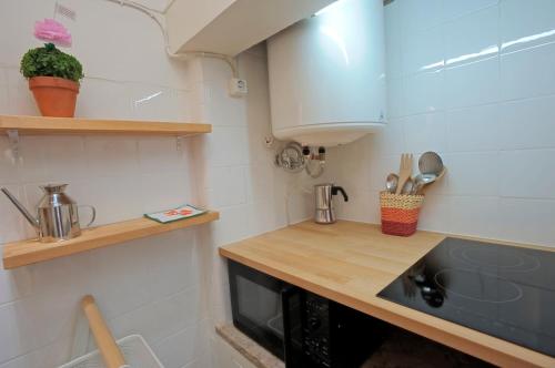 Stay local in Alfama! Deolinda central Home, amazing view, Лиссабон (фото 10)