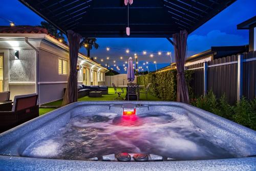 6-BD 3-BA Dreamy Vacation Retreat in Coral Terrace in Coral Terrace