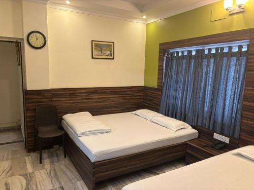 Deluxe Quadruple Room image 10