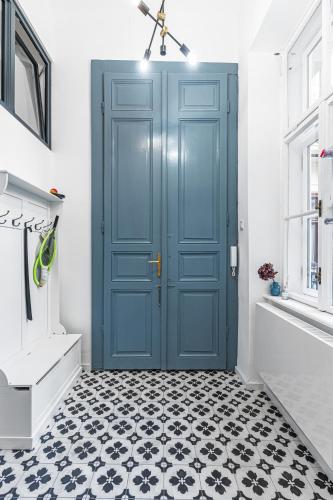 Eclectic downtown APT on Kiraly street, calm and central - Tap to explore photos