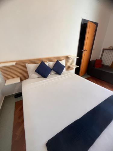 Classic Triple Room image 8