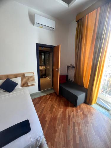 Classic Triple Room image 6