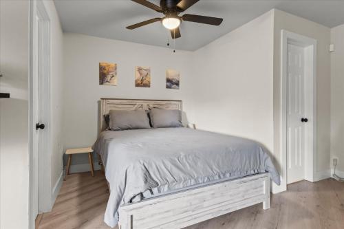 Queen Bed Modern Studio Apartment in Huntsville in Huntsville, USA