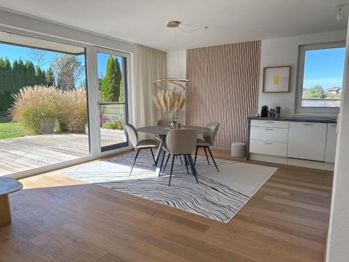 virtuve, "Wiesenblick" - Premium Apartments Seekirchen, mit Garten in Seekirchen Am Wallersee