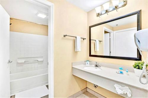 1BR Suite with Pool and Hot Tub - Near Disney in Orlando, USA