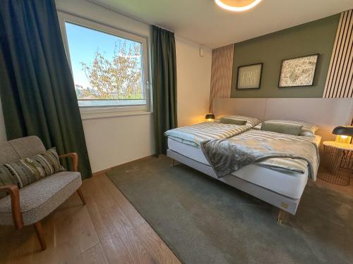 Skats, "Wiesenblick" - Premium Apartments Seekirchen, mit Garten in Seekirchen Am Wallersee
