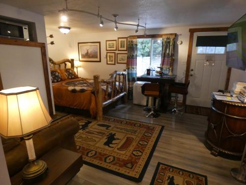 Yellowstone Motel - Adults Only - All rooms have kitchens in West Yellowstone, USA