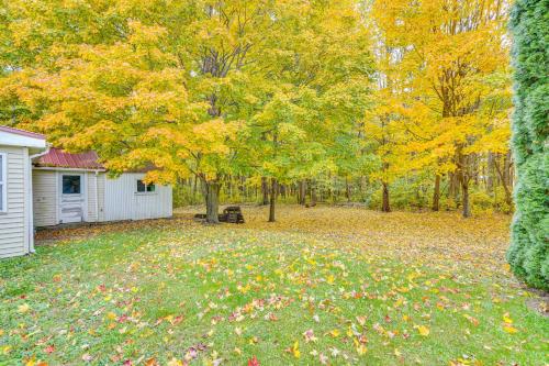 5 Mi to Lake Erie Access Quiet Cottage with Yard! in Westfield, USA