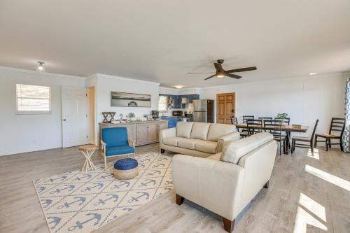 Decks and Boat Dock Home on Lay Lake! in Shelby, USA