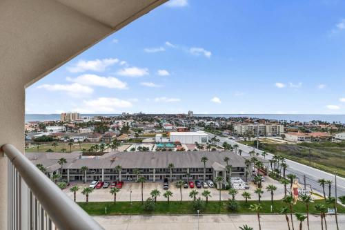 Three-Bedroom Apartment with View image 7