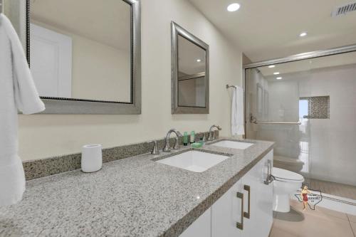 Three-Bedroom Apartment with View image 9