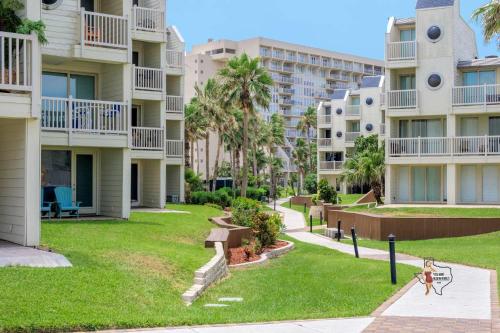 Three-Bedroom Apartment with View image 2