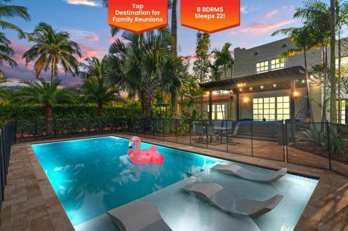 2 Mansions with Pool & BBQ Sleeps 22 in West Palm Beach, USA