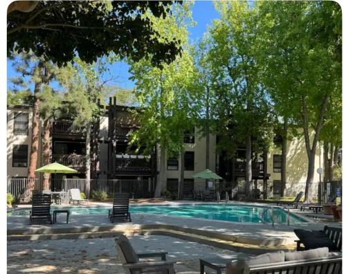Beautiful 2 bedroom home less 5 mins to the beach near LAX in Los Angeles, USA