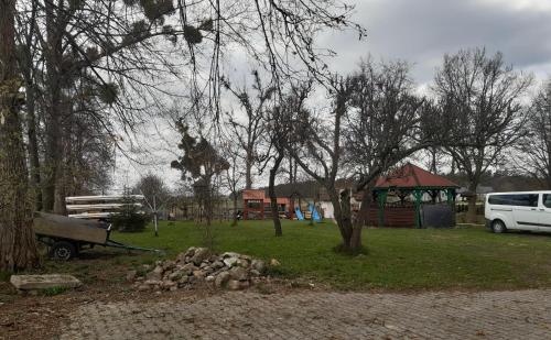 Pensjonat Lipowy Dworek in Стшеґово