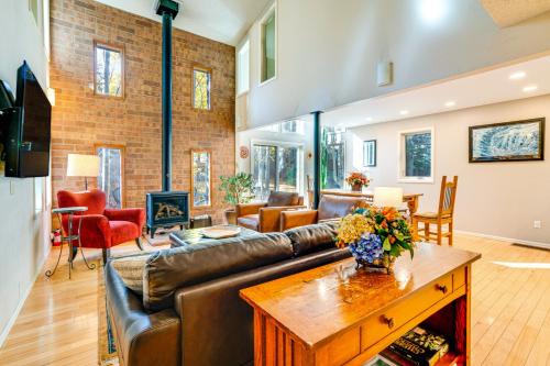 Creekside Frisco Home with Fire Pit Less Than 1 Mi to Dtwn in Frisco, USA