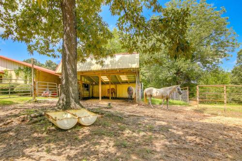 Tennessee Farm Vacation Rental with Game Room! in Humboldt (TN)