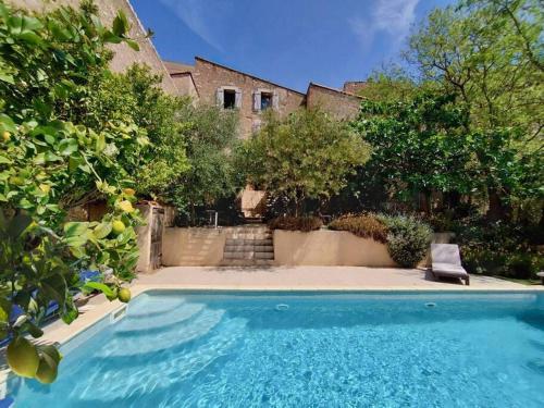 Grande maison de vacances jardin et piscine privée gîte à louer Tautavel