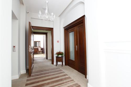 Fuajee, Villa La Pierre in Strzegom