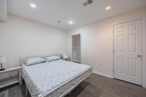 Cozy Apartment in DC with private Parking
