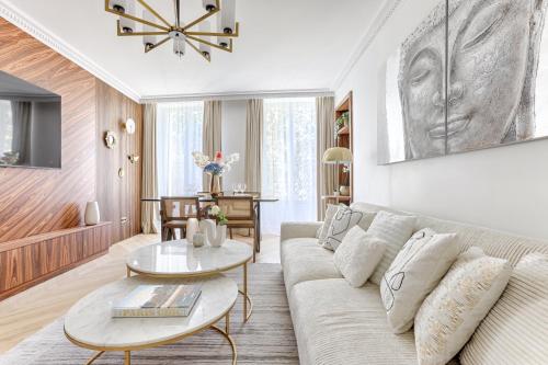 Stunning 2 bedroom at Montparnasse - Tap to explore photos
