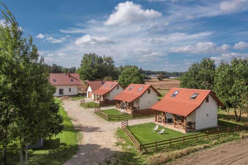 Ostoja Lemany - domki na Kaszubach, sauna, balia-jacuzzi, plac zabaw, tyrolka , dwa boiska, miejsce na ognisko, grill gazowy