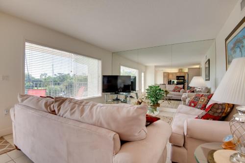 3 Mi to Ocean Riverfront Unit in Vero Beach! in Vero Beach, USA