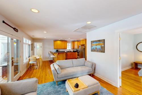 Bears Den at Acorn Dr. in Moneta, USA