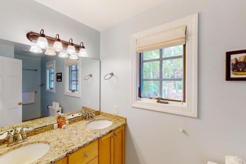 Bears Den at Acorn Dr.