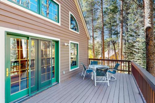 Creekside Retreat in Blue River, USA