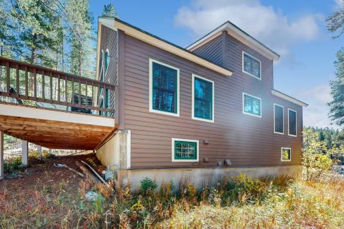 Creekside Retreat in Blue River, USA