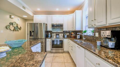Baypoint Oasis by Last Key Realty in Sugarloaf Shores, USA