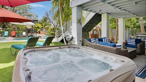 Baypoint Oasis by Last Key Realty in Sugarloaf Shores (FL)