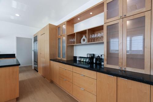 New Listing Sound Stage Villa by Colby and Conrad in Los Angeles, USA