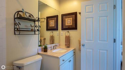 Two-Bedroom Townhouse image 5