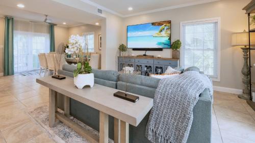 Baypoint Oasis by Last Key Realty in Sugarloaf Shores (FL)