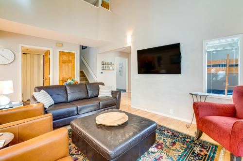 Creekside Frisco Home with Fire Pit Less Than 1 Mi to Dtwn in Frisco, USA