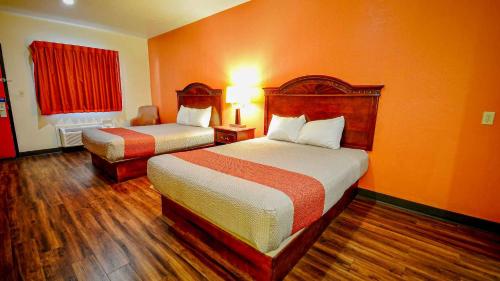 2 queen beds