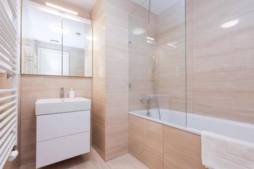 Sky Park Tower 3, free parking and beautiful views, Bratislava (photo 8)