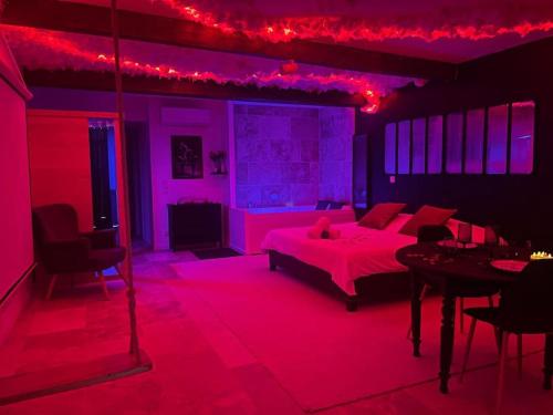 Love Room romantique - Jacuzzi et Sauna intimes gîte à louer Villaudric