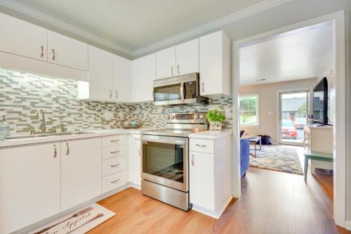 Ideally Located High Point Condo with Patio! in High Point, USA