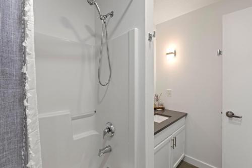 KBM Resorts Modern 2BR Across the St from Jordanelle Gondola and Reservoir MAS-3053 KBM Resorts Modern 2BR Across the St from Jordanelle Gondola and Reservoir MAS-3053